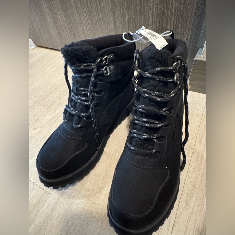 Old navy lace up womens boots New